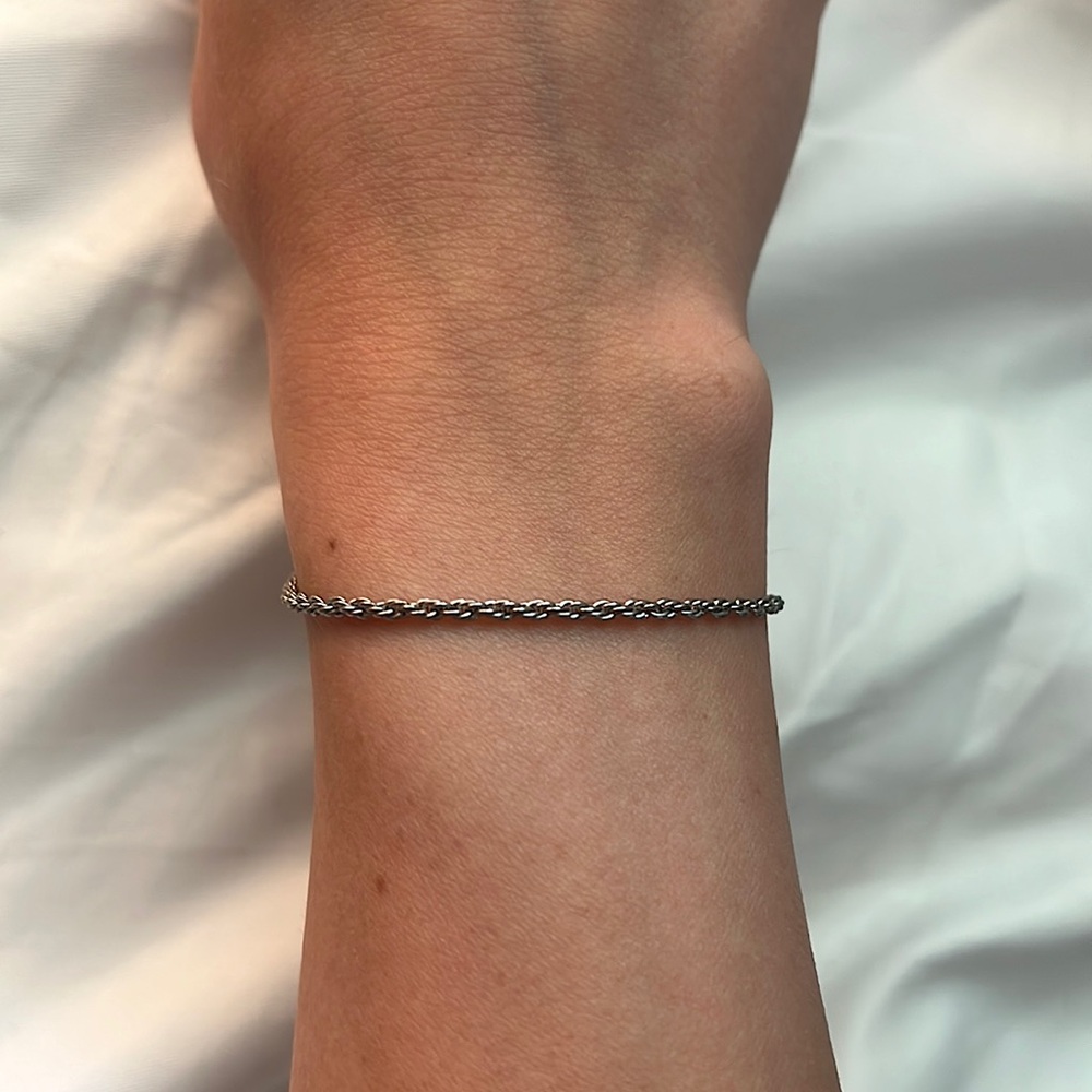 ⭐️(3/$25) BRANDY MELVILLE Silver Thin Chain Bracelet!!